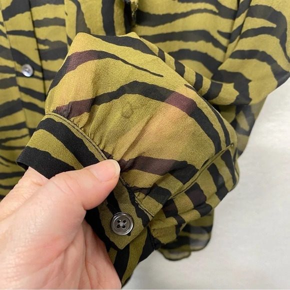 VERONICA BEARD - CAMILLA SILK ZEBRA TOP IN OLIVE - SIZE 8 - Picture 13 of 16